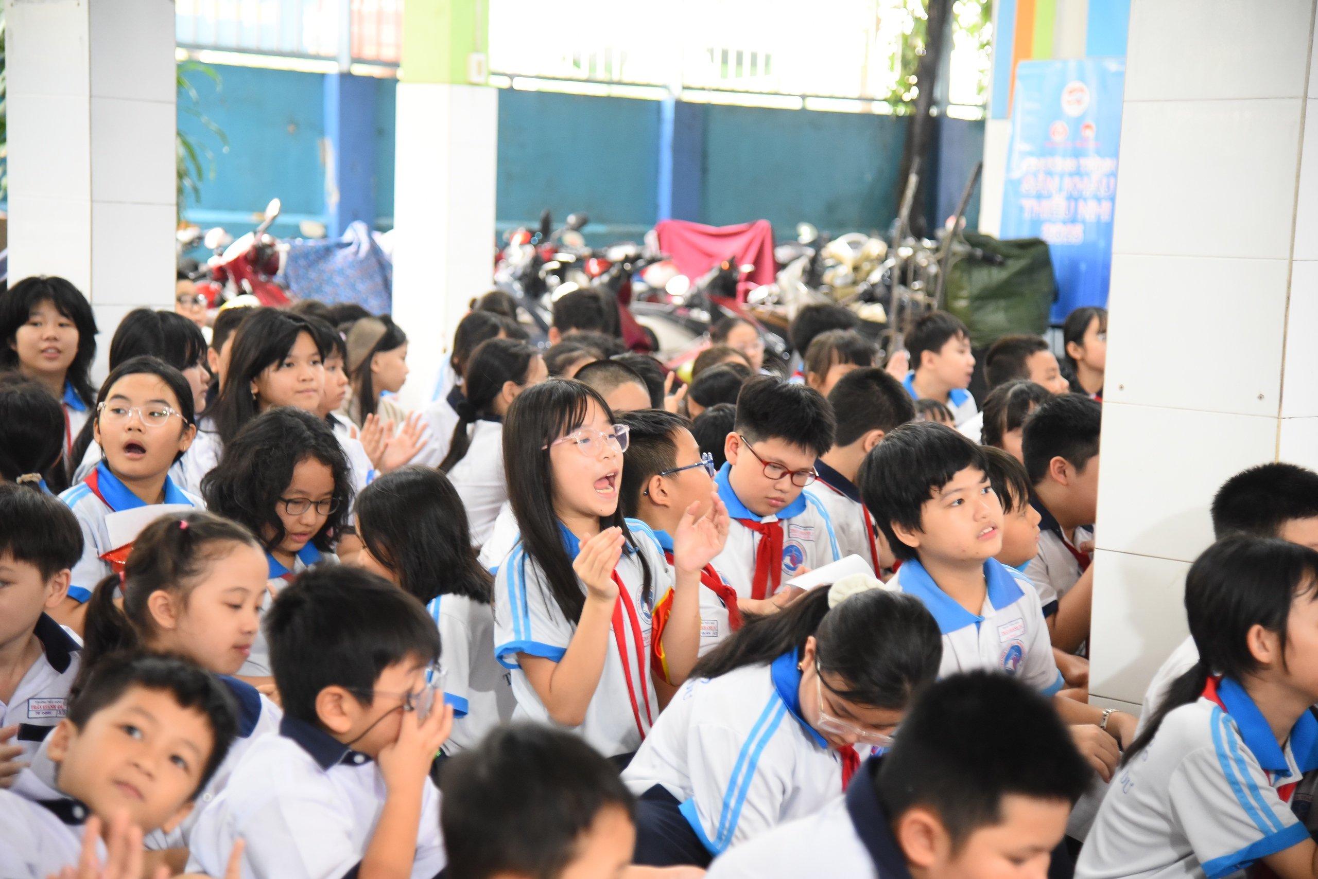 Học sinh TP.HCM học hát cải lương với NSND Tấn Giao và NSƯT Tâm Tâm  - Ảnh 7.