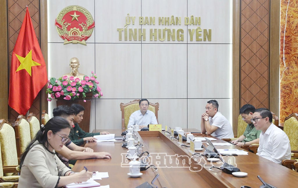 Delegater deltar på nettmøtet ved Hung Yen-broen.