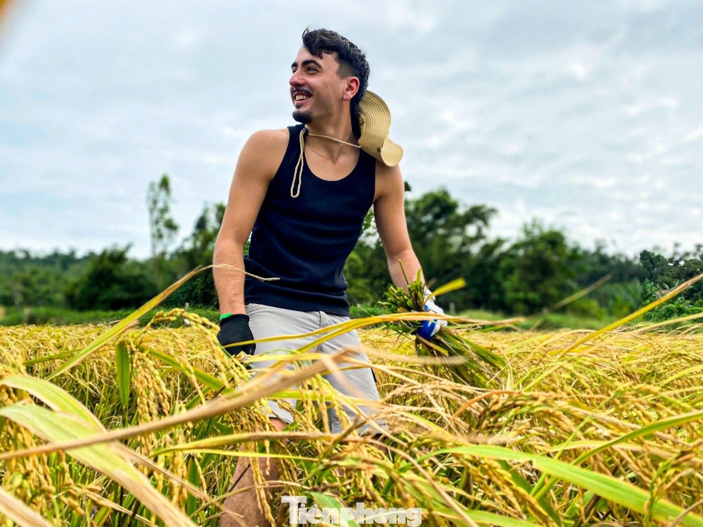 The guest who stole your photo 2