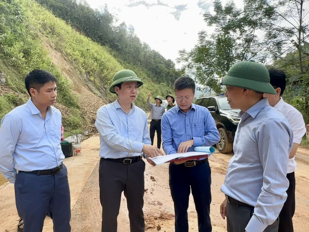 Товарищ Ле Хай Хоа, заместитель секретаря провинциального комитета партии, председатель провинциального народного комитета, проинспектировал ряд ключевых транспортных маршрутов провинции.