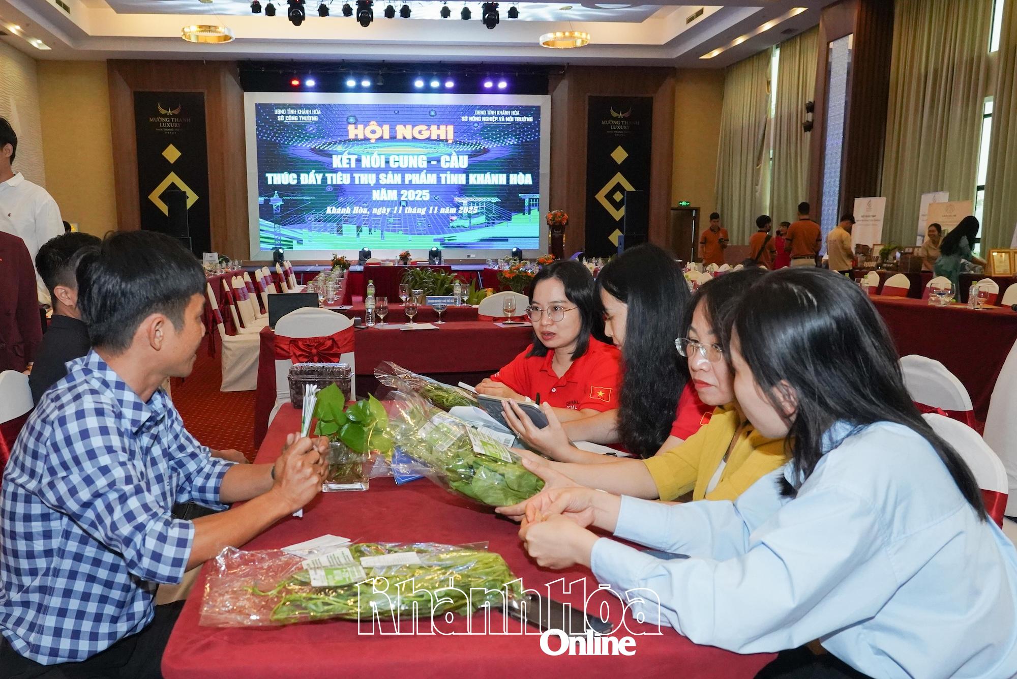 អាជីវកម្មដែលចូលរួមក្នុងកម្មវិធី B2B កំពុងស្វែងរកដៃគូ។