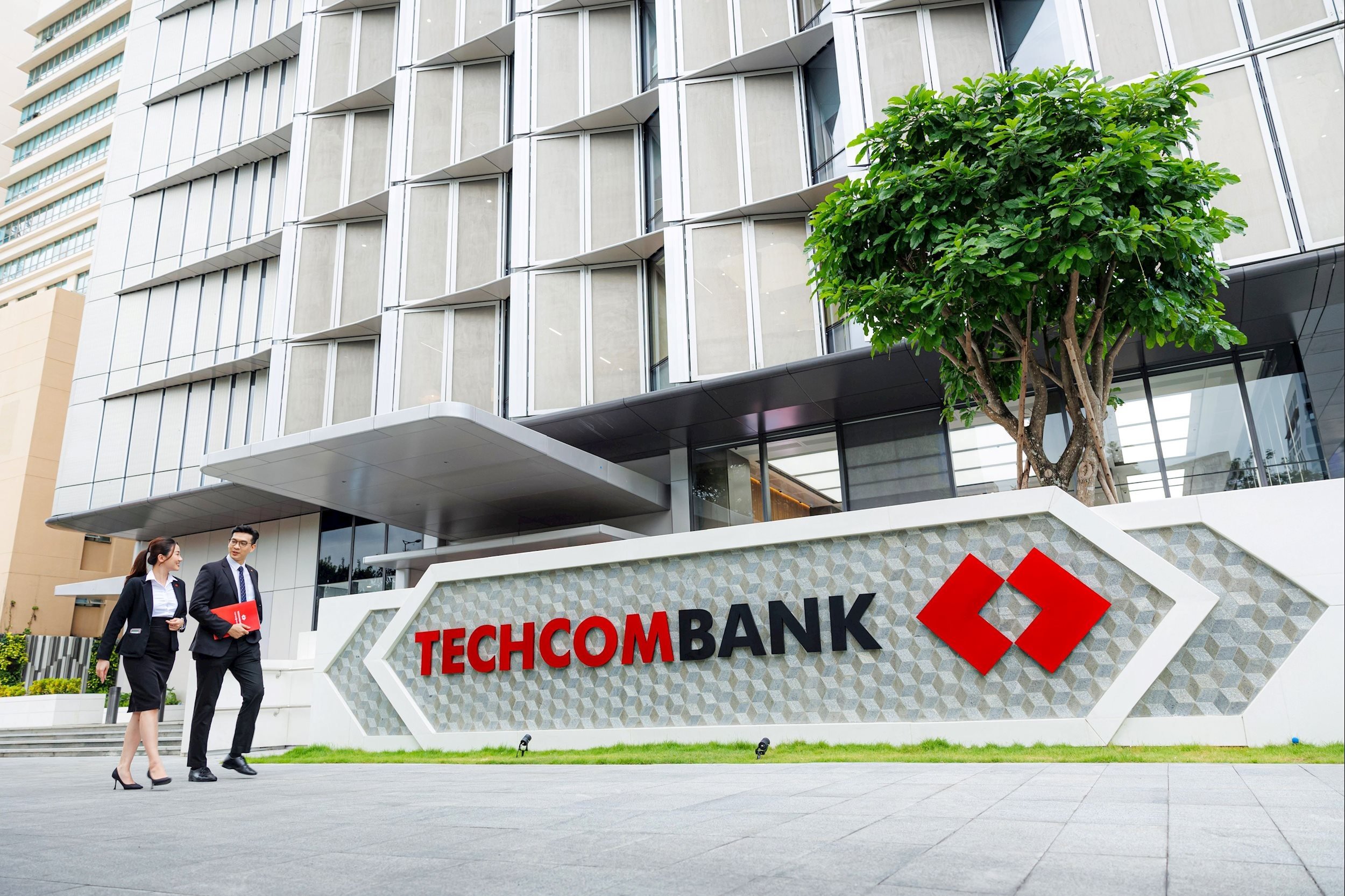 Techcombank wordt voortdurend hoog gewaardeerd door de twee belangrijkste kredietbeoordelingsorganisaties ter wereld, Fitch Ratings en S&P Global Ratings.