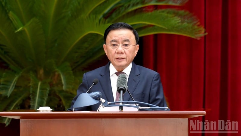 សមមិត្ត Tran Cam Tu សមាជិកការិយាល័យនយោបាយ សមាជិកអចិន្ត្រៃយ៍នៃលេខាធិការដ្ឋាន។ (រូបថត៖ DANG KHOA)