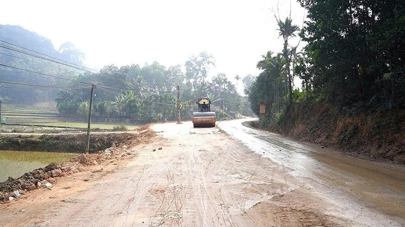 Nhu Xuan: Fortsett å donere land for å utvikle infrastruktur