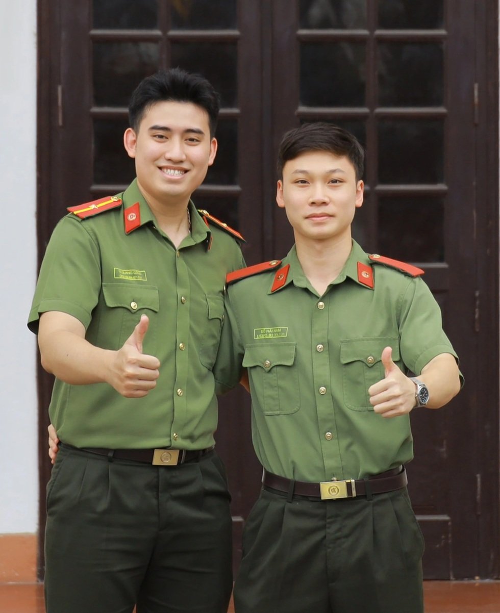 Αποφοίτησε από την Ακαδημία Ασφαλείας με σχεδόν 80 βραβεία - 4