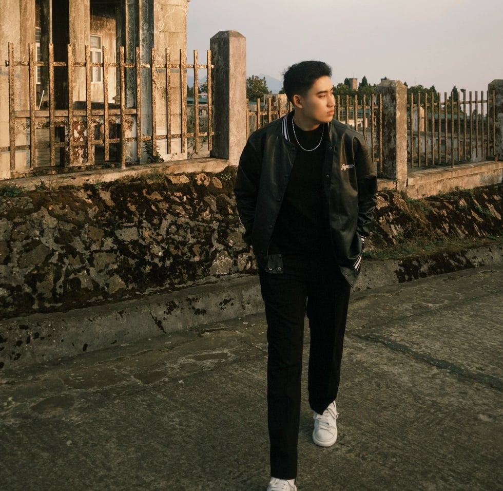 Αποφοίτησε από την Ακαδημία Ασφαλείας με σχεδόν 80 βραβεία - 8