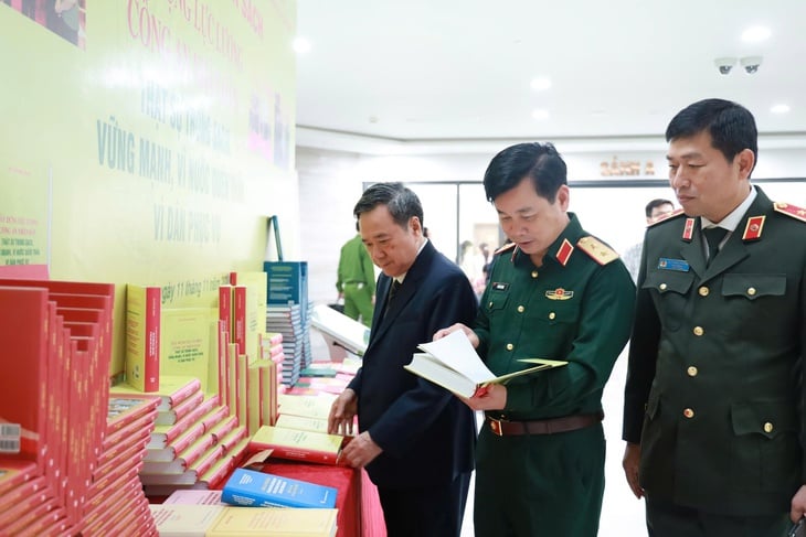Vzácná kniha zesnulého generálního tajemníka Nguyen Phu Tronga o Lidových silách veřejné bezpečnosti - Foto 4. Công an Nhân dân - Ảnh 4.