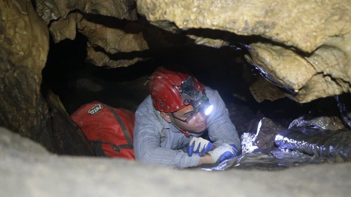 Nhà địa chất khảo sát hang Ngườm Moóc, xã Mông Ân, Bình Gia, Lạng Sơn, năm 2023. Ảnh: Viện Khoa học Địa chất và Khoáng sản.