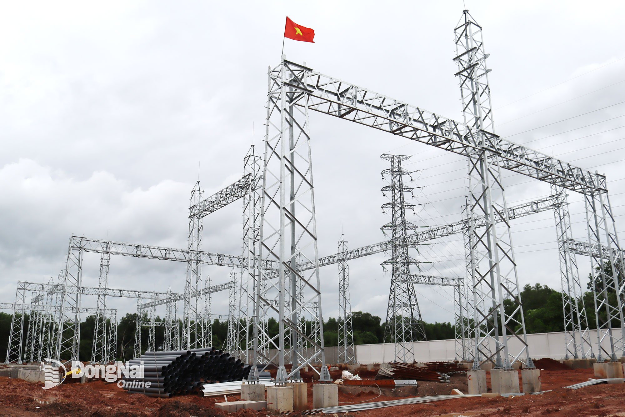 Projek stesen pengubah 220kV di Taman Perindustrian Nhon Trach dan sambungannya masih menghadapi masalah tanah. Foto: Dokumen