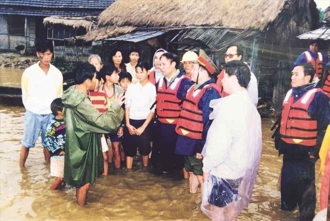 Cố Bộ trưởng Lê Huy Ngọ - người đi trong bão lũ. Ảnh: TL.