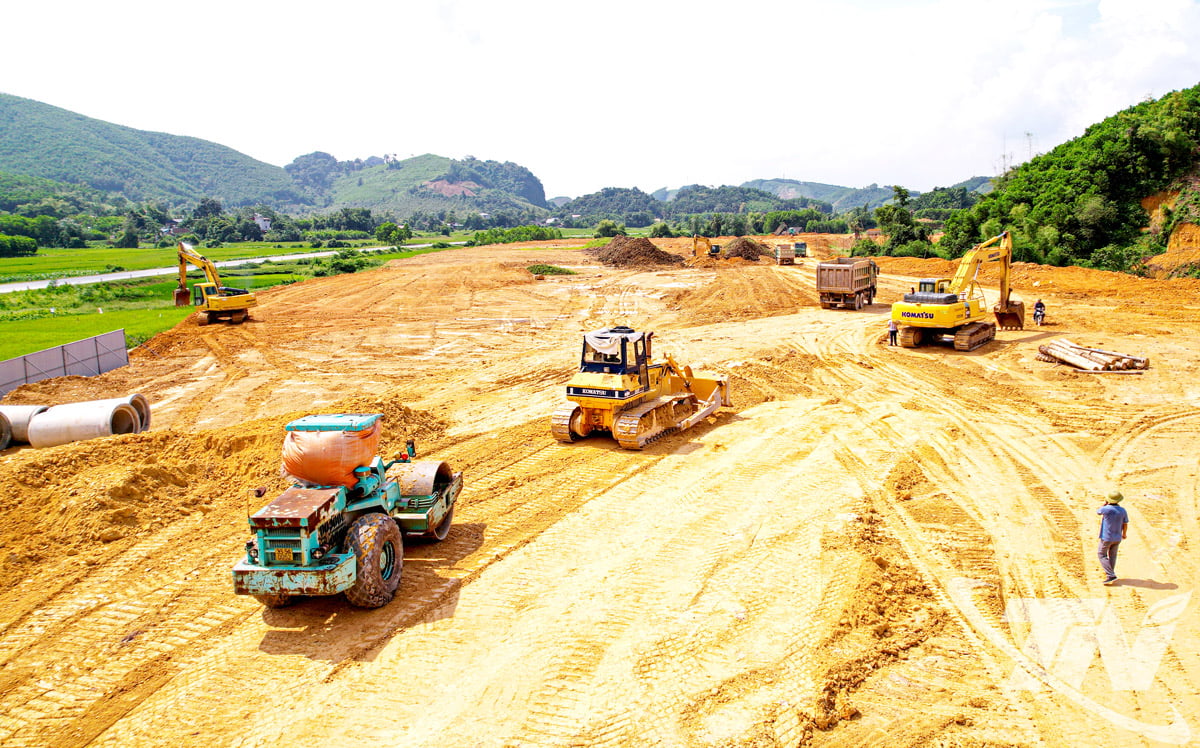 ចង្កោមឧស្សាហកម្ម Yen Lac (ឃុំ Phu Luong) មានផ្ទៃដី 25.6 ហិកតា ដែលមានទីតាំងនៅជាប់ផ្លូវ Thai Nguyen - Cho Moi Expressway ហើយកំពុងត្រូវបានពន្លឿនក្នុងដំណើរការអនុវត្ត។ រូបថត៖ T.L