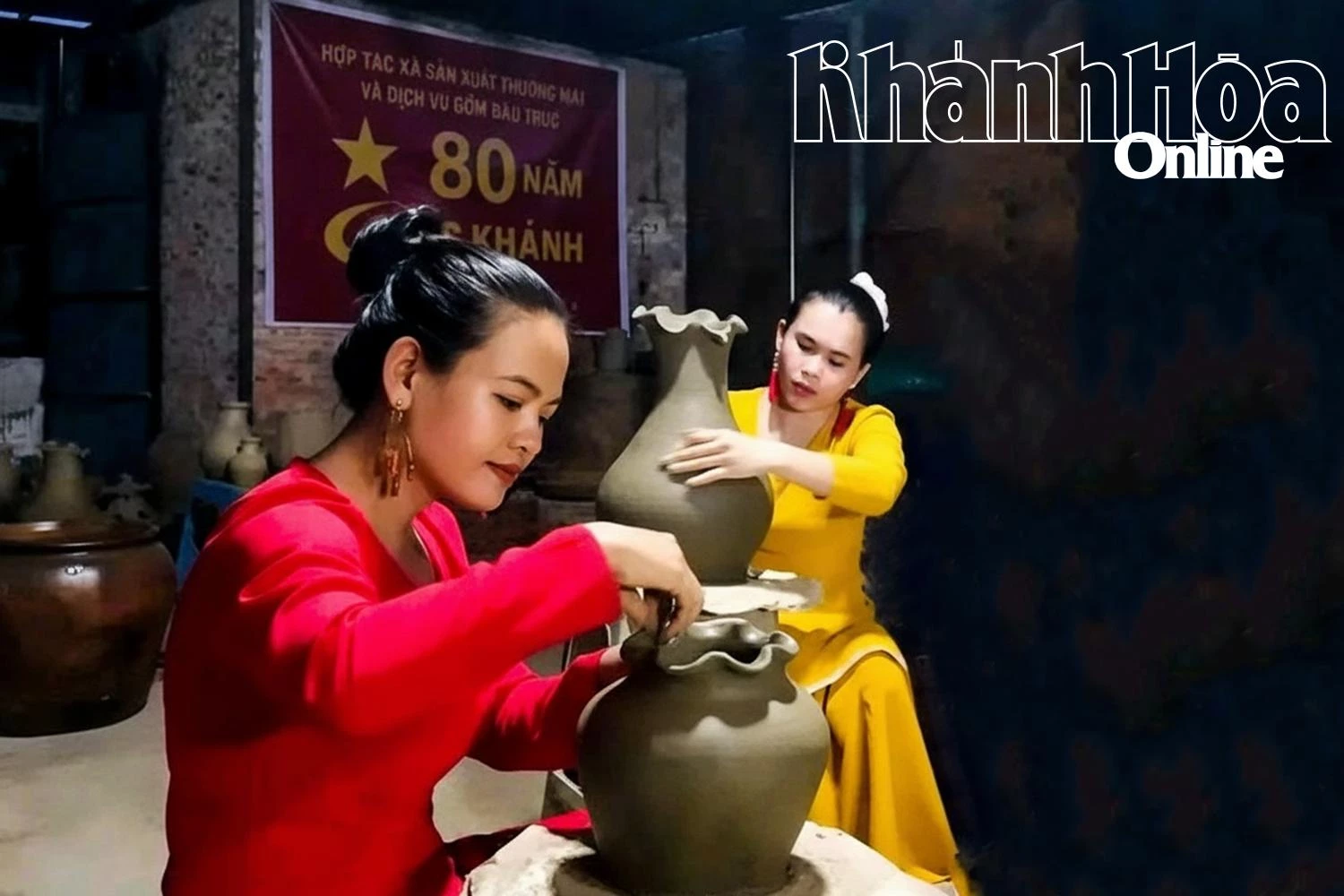 바우트룩 도자기 생산 - 무역 및 서비스 협동조합에서 바우트룩 도자기에 대한 소개 활동을 진행합니다.