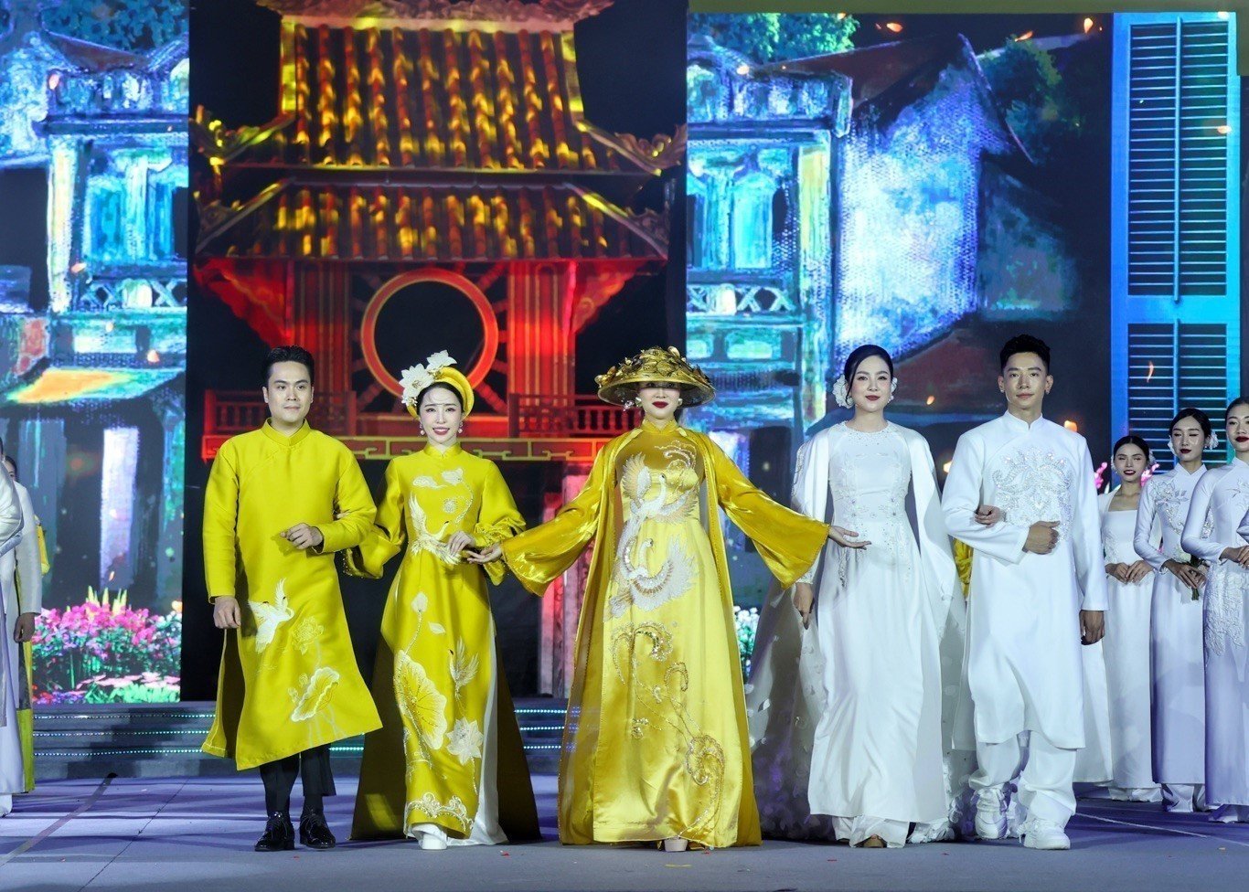 le-hoi-ao-dai-travel-lich-han-noi.jpg