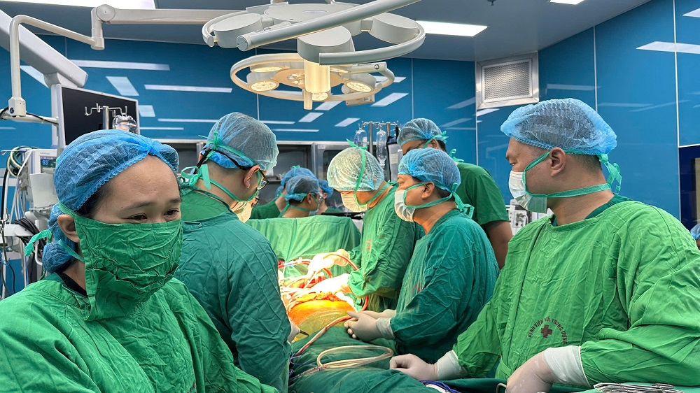 Spitalul Central de Pneumologie face o minune: Pentru prima dată, efectuează cu succes 2 transplanturi de plămâni într-o singură noapte