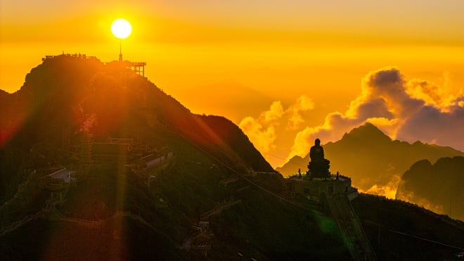 ຊົມວິວທາງຊ້າງເຜືອກໃນຍາມກາງຄືນຢູ່ເທິງຈອມພູ Fansipan - ຮູບ 3.