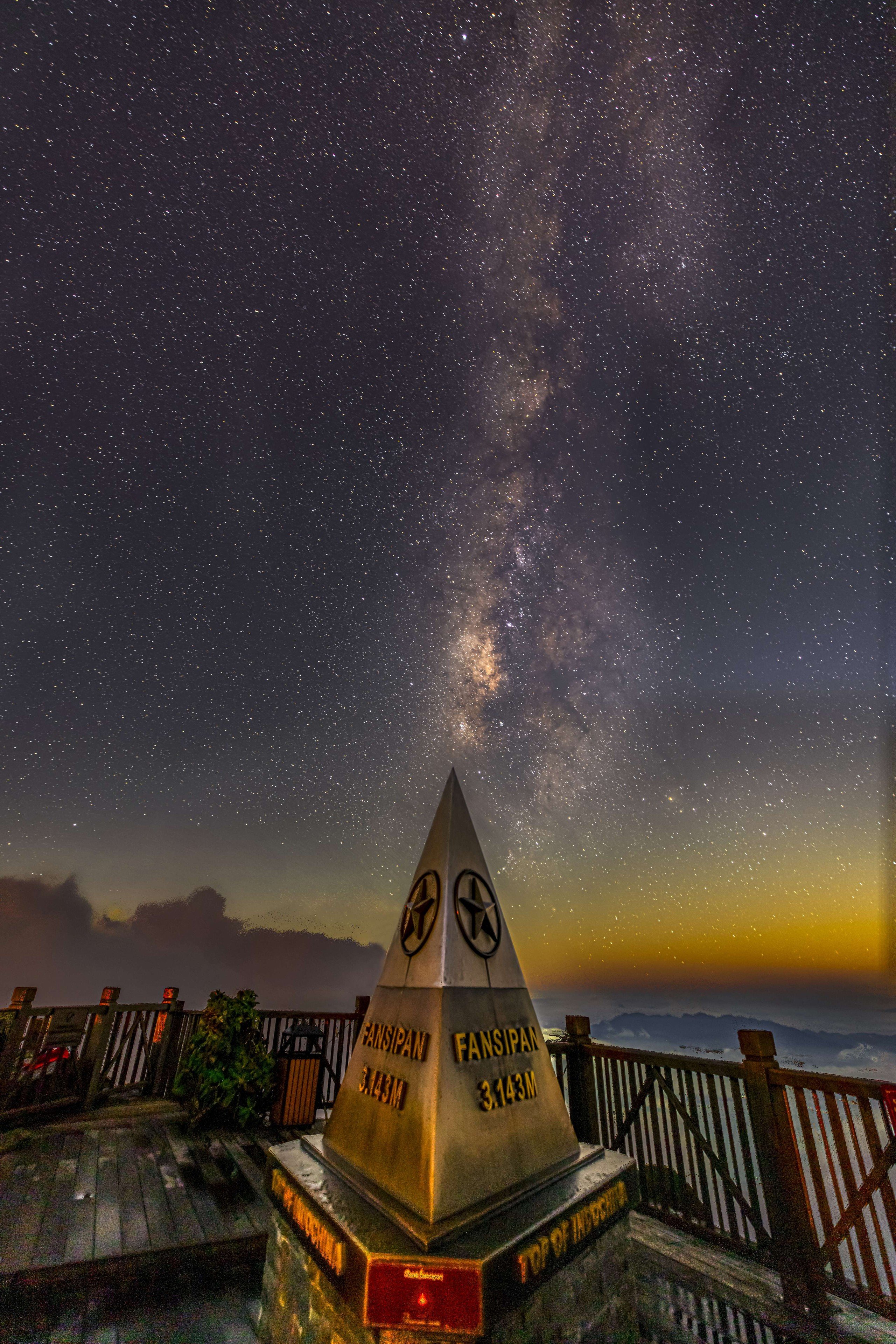 ຊົມວິວທາງຊ້າງເຜືອກໃນຍາມກາງຄືນຢູ່ເທິງຈອມພູ Fansipan - ຮູບພາບ 9.