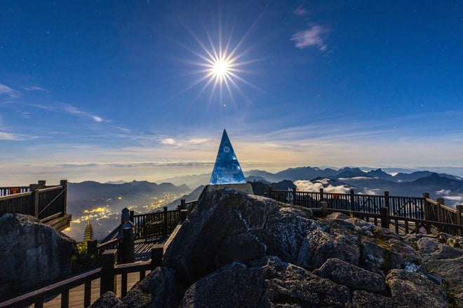 ຊົມວິວທາງຊ້າງເຜືອກໃນຍາມກາງຄືນຢູ່ເທິງຈອມພູ Fansipan - ຮູບ 12.