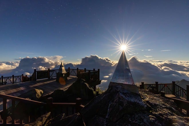 ຊົມວິວທາງຊ້າງເຜືອກໃນຍາມກາງຄືນຢູ່ເທິງຈອມພູ Fansipan - ຮູບ 13.