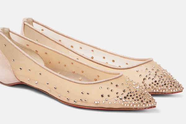 Chi tiết đôi dày bệt tinh tế trong đám cưới của 2 nàng hoa hậu họ Đỗ - Ảnh 3.