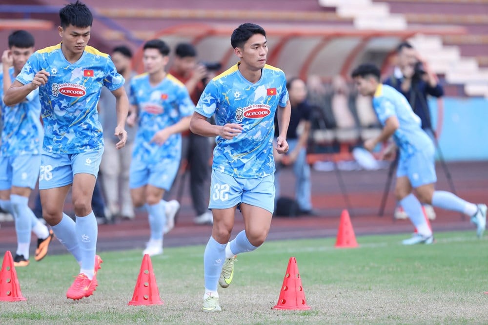 لاؤس کے ساتھ میچ کی تیاری کرتے ہوئے ویت نام کی ٹیم ٹریننگ میں واپس آگئی - تصویر 3