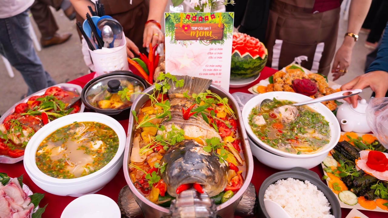 ត្រីគល់រាំងត្រូវបានចាប់ដោយផ្ទាល់ពីទន្លេសឺន ហើយតាមរយៈការកែច្នៃយ៉ាងប៉ិនប្រសប់ក្លាយជាចានដែល