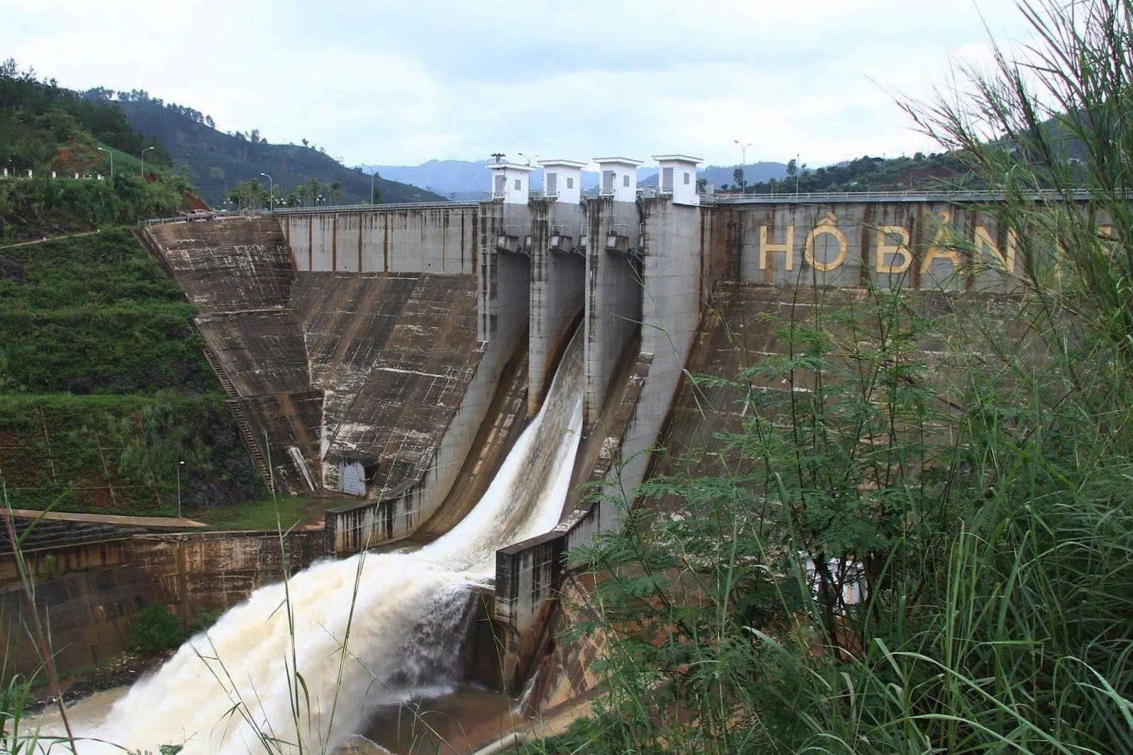Sistem irigasi Son La telah berkontribusi dalam menciptakan kondisi untuk redistribusi sumber daya air alami, pengaturan aliran air, dan perbaikan lingkungan ekologis. Foto: Nguyen Nga. Hệ thống công trình thuỷ lợi Sơn La đã góp phần tạo điều kiện phân bổ lại nguồn nước tự nhiên, điều hòa dòng chảy, cải tạo môi trường sinh thái. Ảnh: Nguyễn Nga.