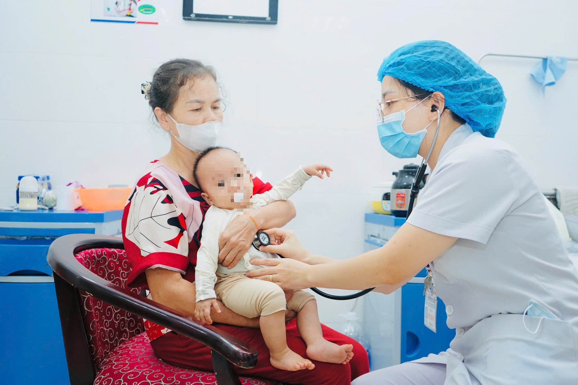 Cúm A tăng nhanh thời điểm giao mùa: Nhiều trẻ nhập viện, bác sĩ cảnh báo nguy cơ biến chứng nặng- Ảnh 3.