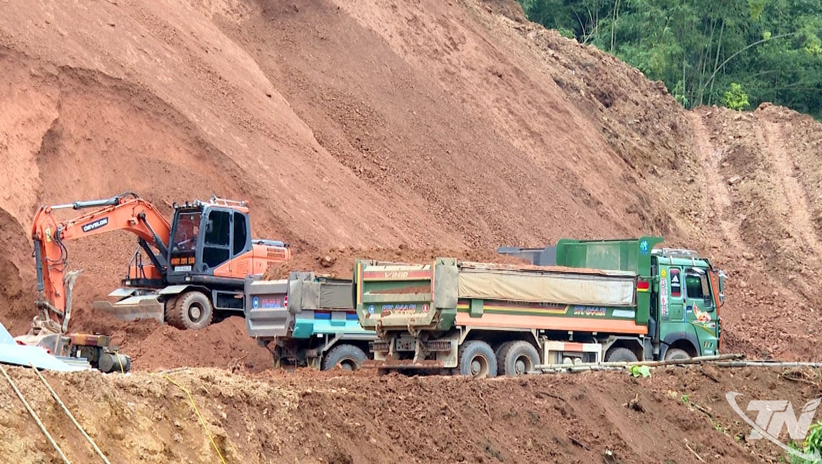 ຜູ້ຮັບເໝົາກຳລັງສຸມໃສ່ເຄື່ອງຈັກ ແລະ ຊັບພະຍາກອນມະນຸດ ເພື່ອເລັ່ງລັດຄວາມຄືບໜ້າຂອງການກໍ່ສ້າງເຂດຍົກຍ້າຍຈັດສັນຢູ່ຕາແສງ ນາມເຟືອງ.