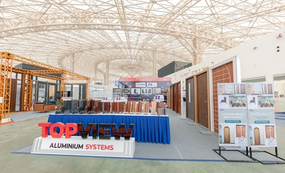 Avslöjar de första bilderna från historiens största industriutställning 