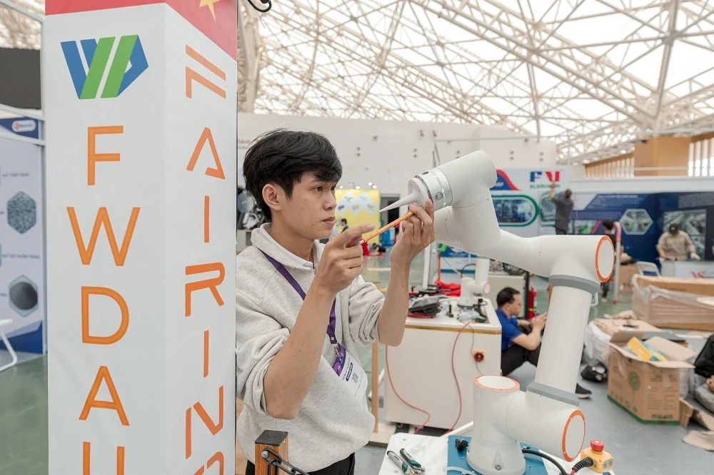 Avslöjar de första bilderna från historiens största industriutställning 