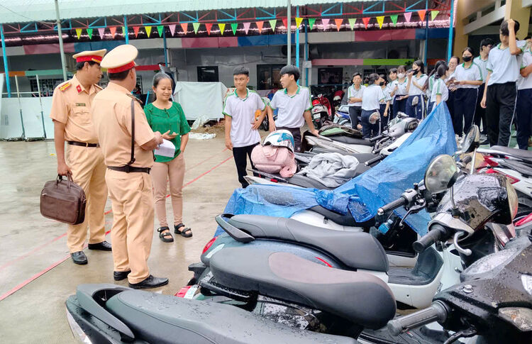 Yêu cầu 175 phụ huynh cam kết không giao xe cho học sinh khi chưa đủ tuổi