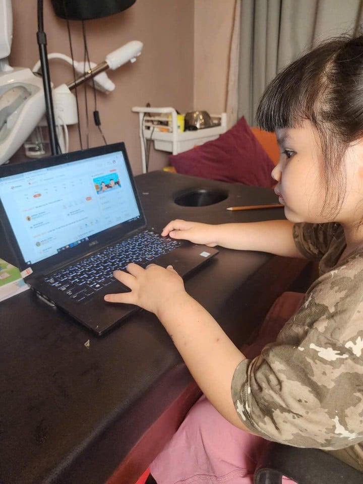 7살 '꼬마 선생님', 집에서 영어 수업 시작…'스타일'에 모두 감탄 - 1