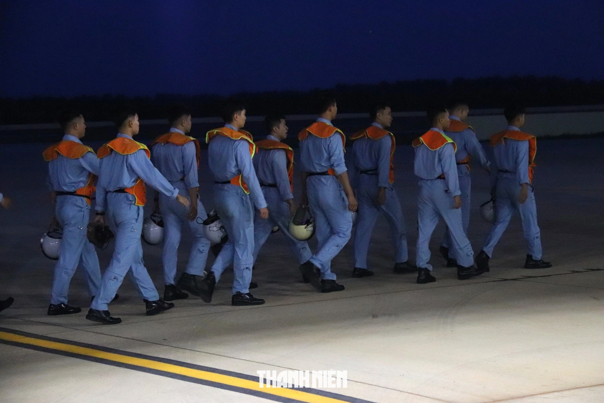 Cận cảnh Trung đoàn 920 đào tạo phi công ở sân bay Phan Thiết