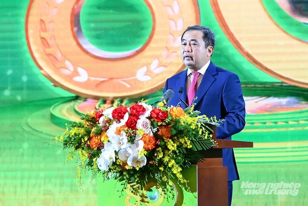 80 năm qua, ngành Nông nghiệp và Môi trường đã viết nên một trang sử vẻ vang cùng với lịch sử dựng nước và giữ nước của dân tộc. Trong gian khó, bản lĩnh, ý chí tự lực và tinh thần sáng tạo, khát vọng của những người làm trong lĩnh vực nông nghiệp, tài nguyên và môi trường đã được tôi luyện, hun đúc, trở thành nền tảng vững chắc cho công cuộc xây dựng và phát triển đất nước hôm nay. Ảnh: Tùng Đinh.