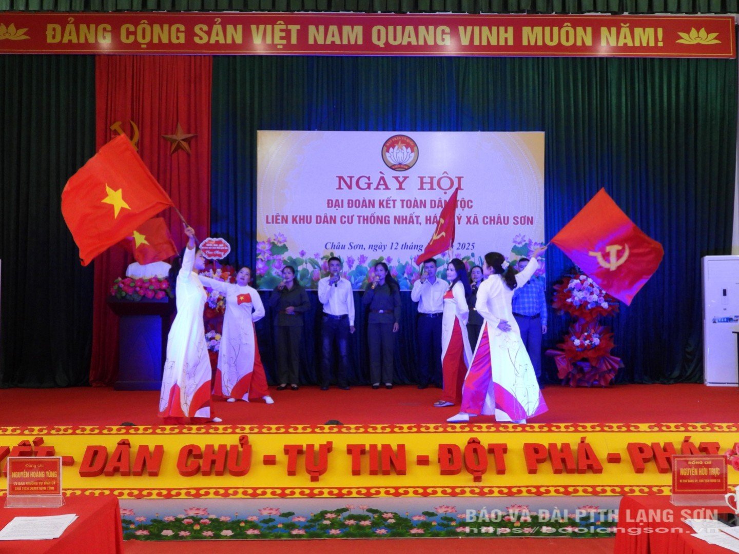 Tiết mục văn nghệ chào mừng ngày hội đại đoàn kết toàn dân tộc liên khu dân cư Thống Nhất, Háng Ý, xã Châu Sơn