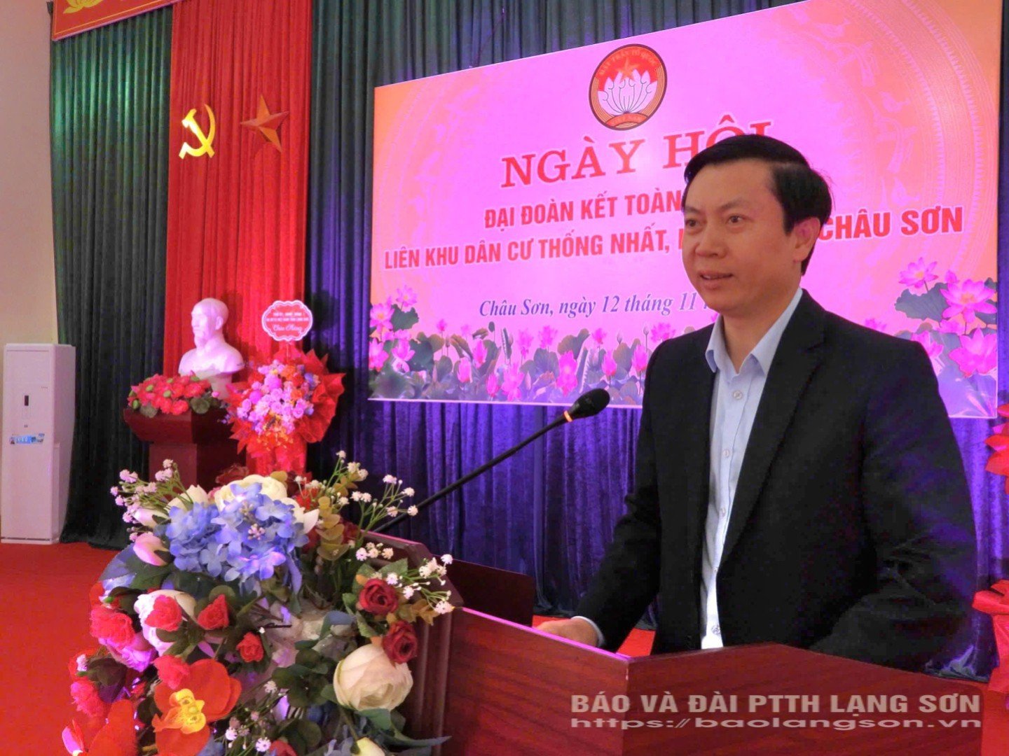 Đồng chí Nguyễn Hoàng Tùng, Chủ tịch Ủy ban Mặt trận Tổ quốc tỉnh phát biểu tại ngày hội