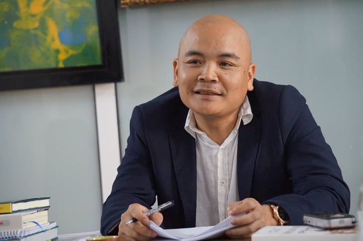 ها هوي ثانه يعود بكتاب عن الحب في عصر الذكاء الاصطناعي - صورة 1 Hà Huy Thanh - Ảnh 1.