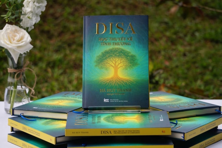 ها هوي ثانه يعود بكتاب عن الحب في عصر الذكاء الاصطناعي - صورة 2 Hà Huy Thanh trở lại với cuốn sách về tình thương trong thời đại AI - Ảnh 2.