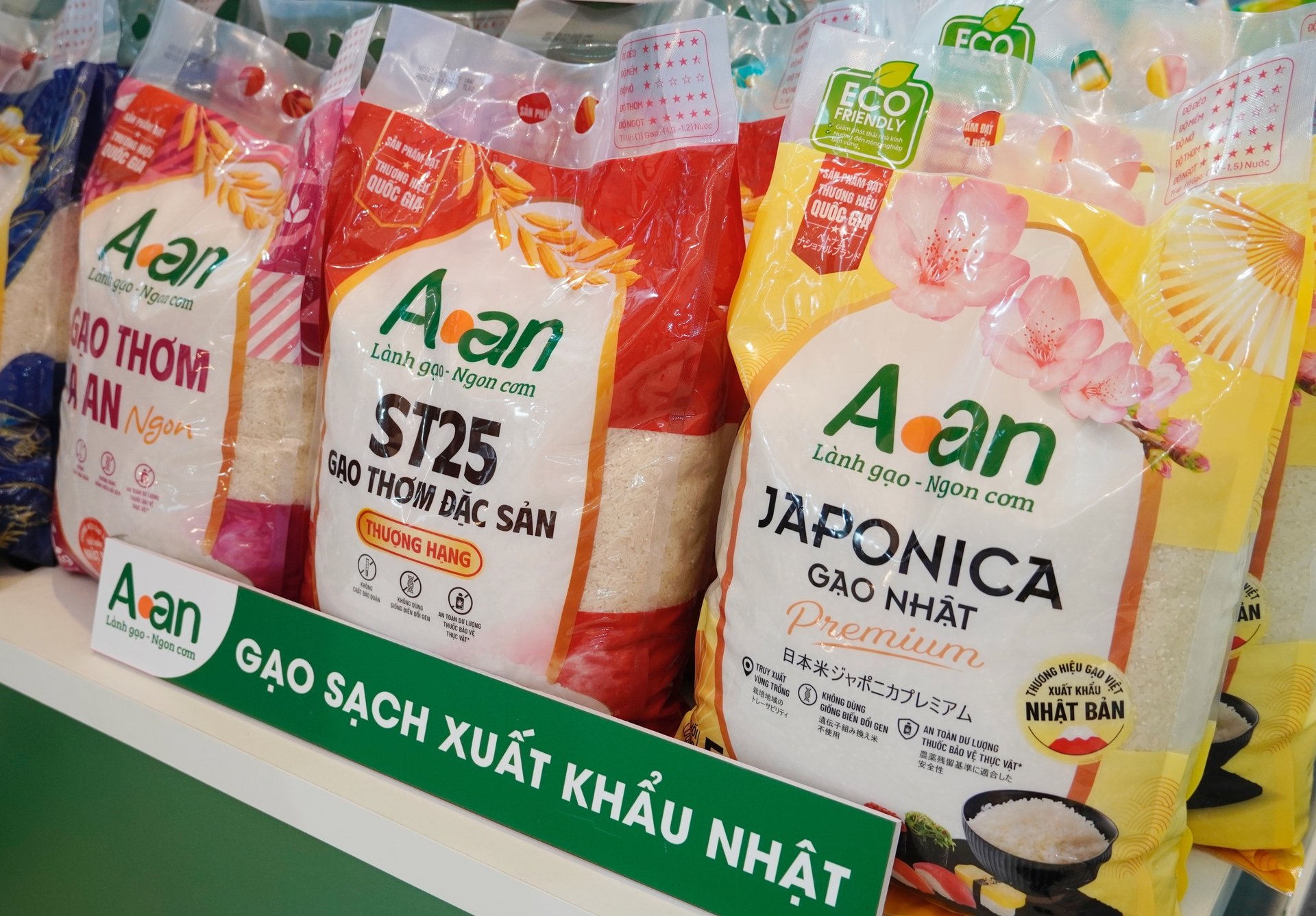 Sản phẩm gạo Aan là thương hiệu gạo Việt Nam đầu tiên xuất khẩu chính ngạch vào Nhật Bản vào năm 2022, sau khi vượt qua khoảng 600 tiêu chí kiểm định. Ảnh: Hồng Thắm.