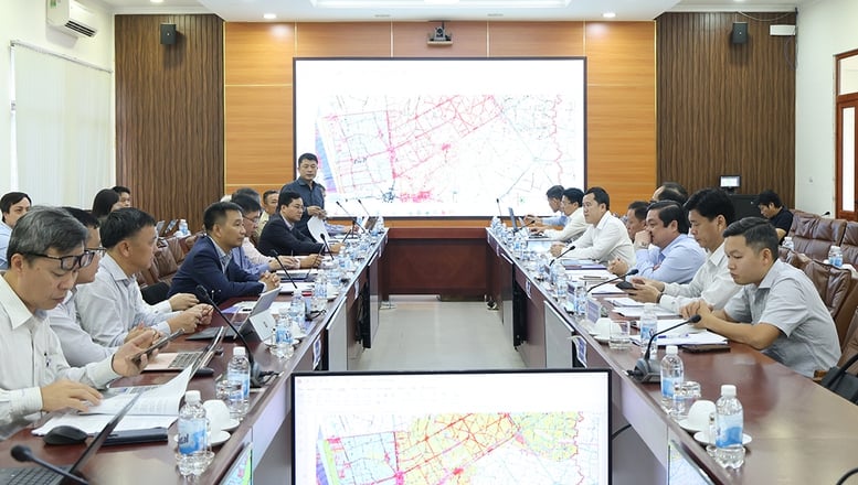 Đẩy nhanh tiến độ các dự án truyền tải điện trên địa bàn tỉnh Cà Mau- Ảnh 1.