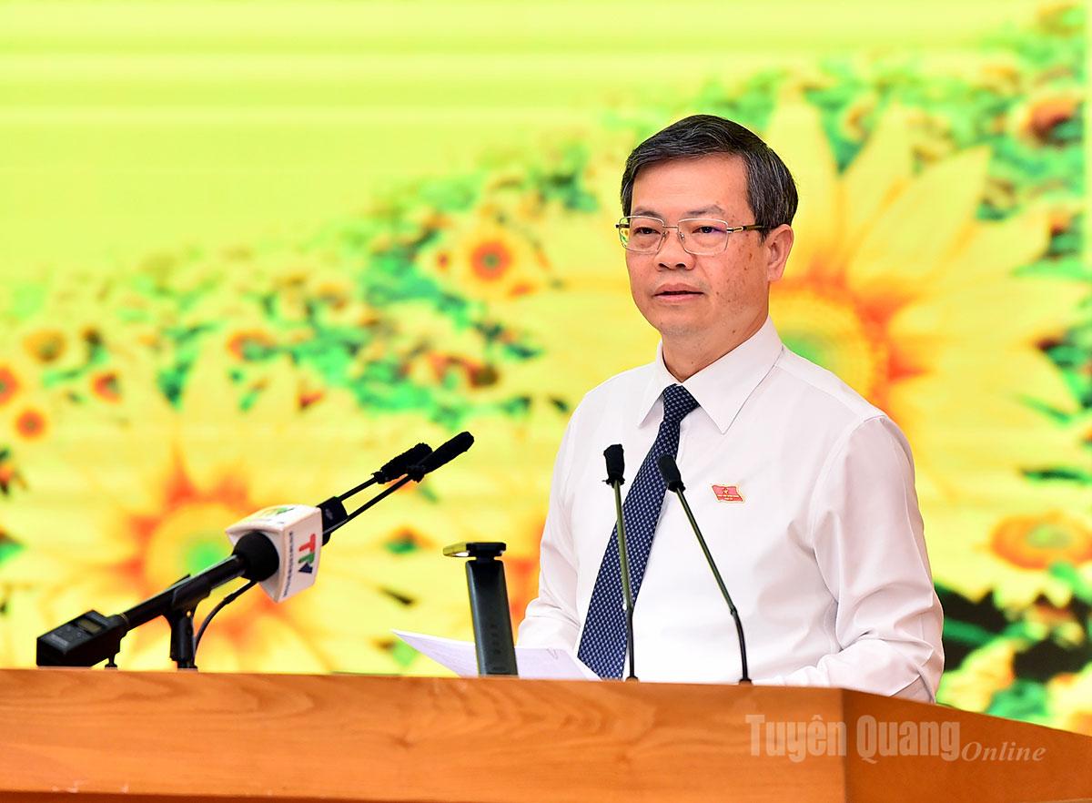 ប្រធានក្រុមប្រឹក្សាប្រជាជនខេត្ត លោក Nguyen Van Son ថ្លែងសុន្ទរកថាបើកកិច្ចប្រជុំ។