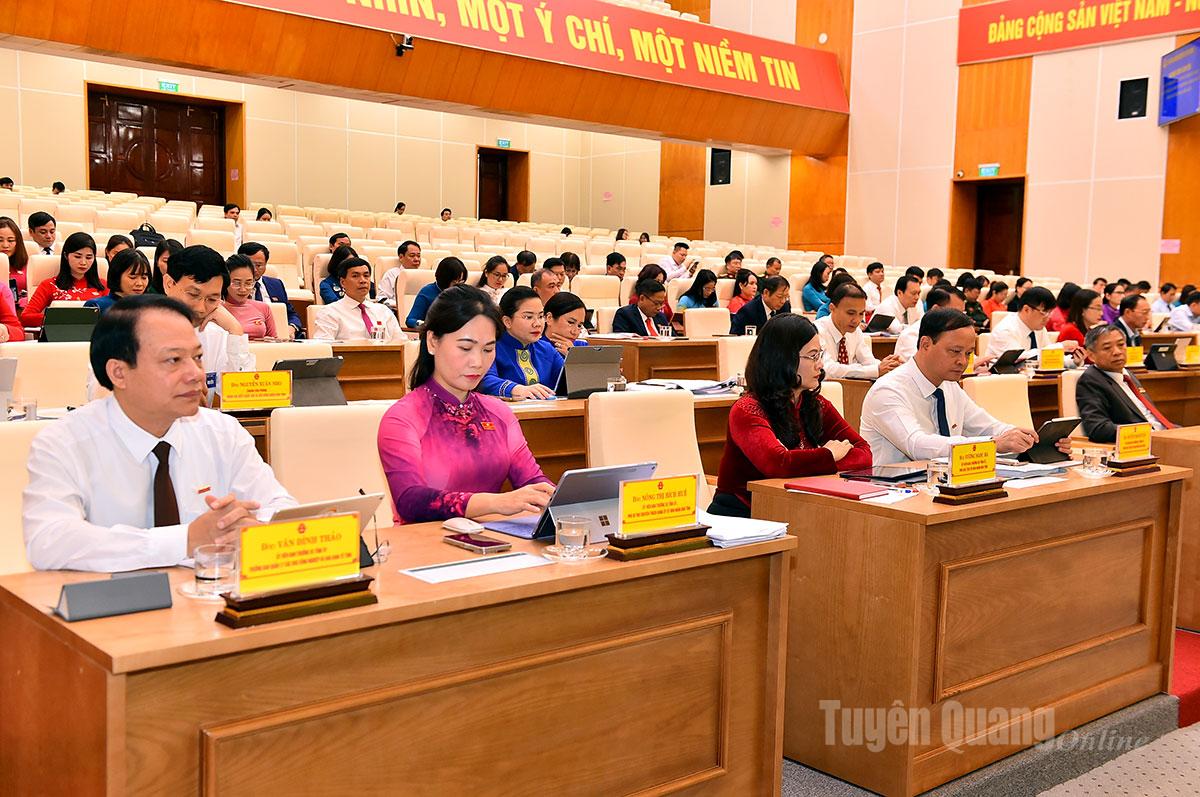 សមាជិក​គណៈកម្មាធិការ​អចិន្ត្រៃយ៍​គណបក្ស​ខេត្ត និង​ថ្នាក់ដឹកនាំ​គណៈកម្មាធិការ​ប្រជាជន​ខេត្ត​បាន​ចូលរួម​កិច្ចប្រជុំ។