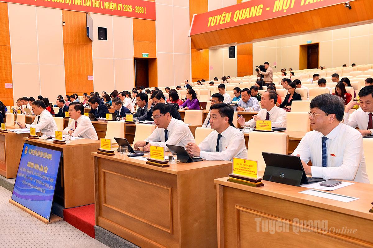 ប្រតិភូចូលរួមកិច្ចប្រជុំ។