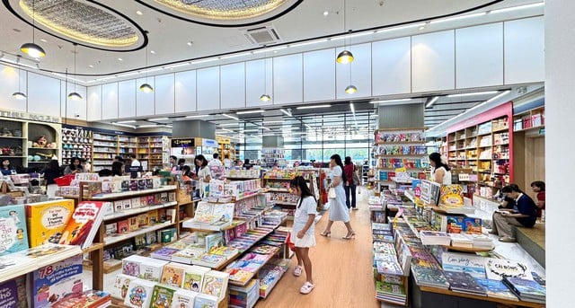 Khai trương nhà sách hiện đại tại Bình Dương- Ảnh 1.