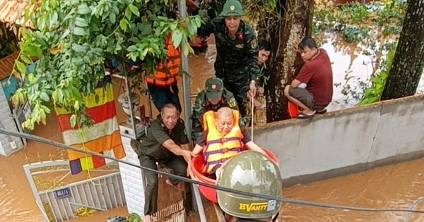 Đồng Nai: Mưa lớn bất thường khiến nhiều điểm tại phường Long Khánh ngập sâu