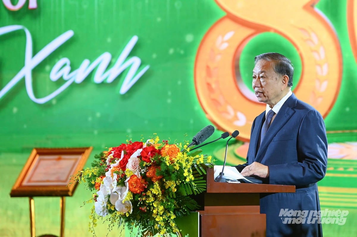 អគ្គលេខាធិកា To Lam បានអត្ថាធិប្បាយ៖ ដែនកំណត់ និងចំណុចខ្វះខាត ទាមទារឱ្យយើងមានចក្ខុវិស័យជាយុទ្ធសាស្ត្រ ហើយចាត់វិធានការឱ្យខ្លាំង និងសម្រេចបានកាន់តែច្រើននៅក្នុងរយៈពេលថ្មី។ រូបថត៖ Tung Dinh។ Tổng Bí thư Tô Lâm nhận định: Những hạn chế, bất cập đòi hỏi chúng ta phải có tầm nhìn chiến lược, hành động mạnh mẽ, quyết liệt hơn trong giai đoạn mới. Ảnh: Tùng Đinh.