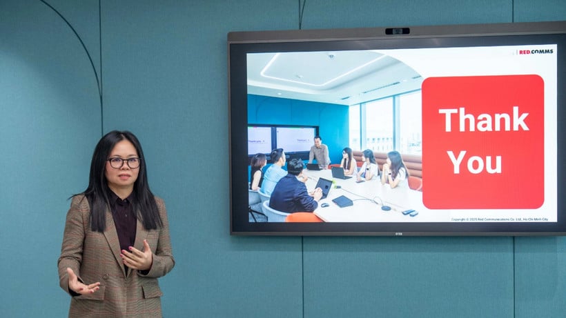 នាយកប្រតិបត្តិ Red Communications Sue Le ចែករំលែកនៅវគ្គបណ្តុះបណ្តាល Red Academy ។