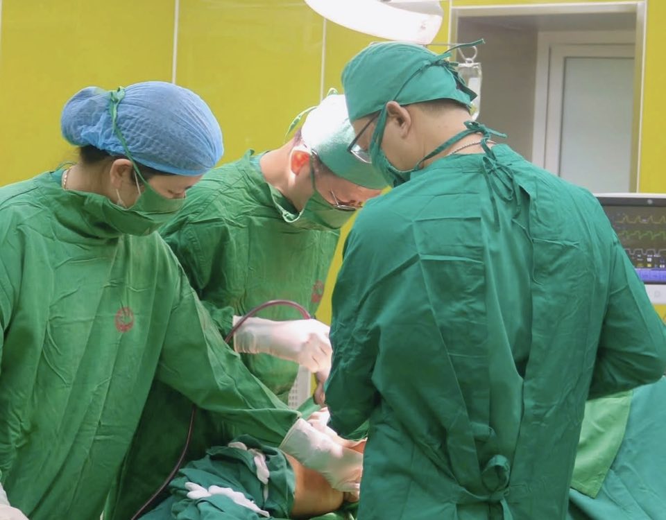 Thay khớp háng thành công cho cụ bà 91 tuổi- Ảnh 1.