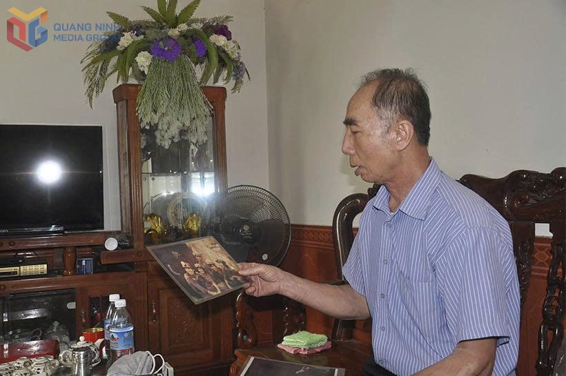 मॉन्ग डुओंग वार्ड में अपने घर पर मजदूर हा वान होंग