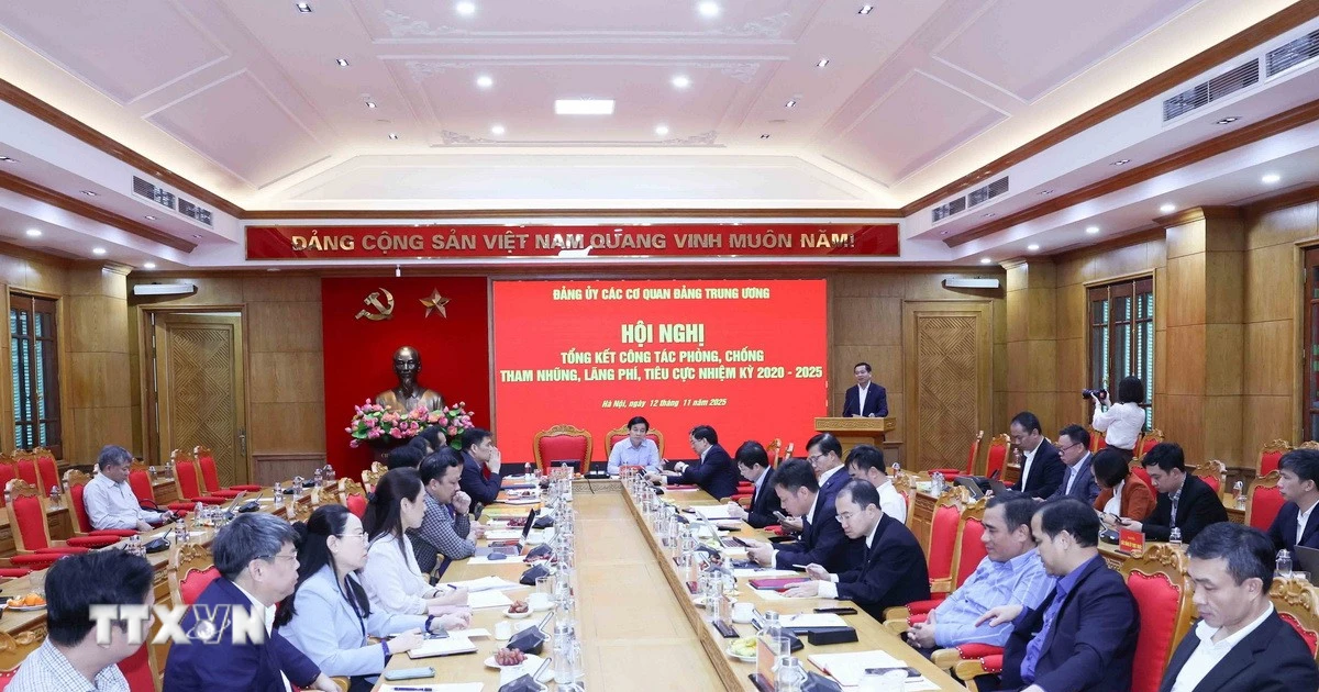 Giữ nghiêm kỷ luật, tạo cơ sở chính trị, pháp lý cho việc phòng chống tham nhũng